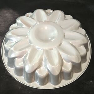 Silver Sunflower Cake Pan